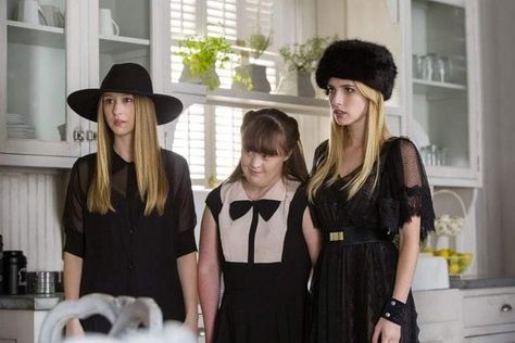 Zoe, nan and madison montgomery. Ahs coven Zoe And Madison Ahs, Delphine Lalaurie, Madison Montgomery, Ahs Coven, American Horror Story Coven, Oscar Winners, Emma Roberts, Horror Story, American Horror