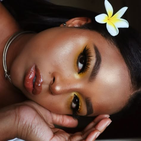 Hawaii Theme Makeup, Hawaiian Party Makeup, Hawaiian Makeup Look Eye, Polynesian Makeup, Lilo Makeup Ideas, Hawaiian Eyeshadow Looks, Moana Inspired Makeup, Tropical Makeup Look Natural, Hawaiian Makeup Look Hawaii