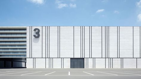 Gmp Architekten - Von Gerkan, Marg und Partner, Christian Gahl · Lianyungang Industrial Exhibition Center Factory Architecture Design, Factory Facade Design, Warehouses Architecture, Warehouse Facade, Industrial Building Design, Warehouse Exterior Design, Factory Facade, Warehouse Architecture, Industrial Facade