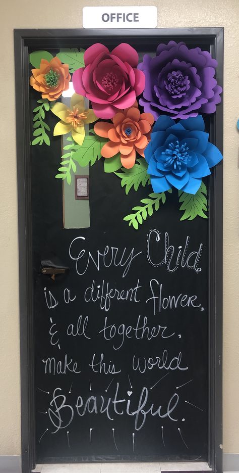 Garden Decor Classroom, Bulletin Board Ideas With Flowers, Classroom Themes Flowers, Floral Bulletin Board Ideas, Flower Door Decorations Classroom, Spring Classroom Decor, Flower Classroom Door, Volunteer Bulletin Board Ideas, Spring Door Decorations For School