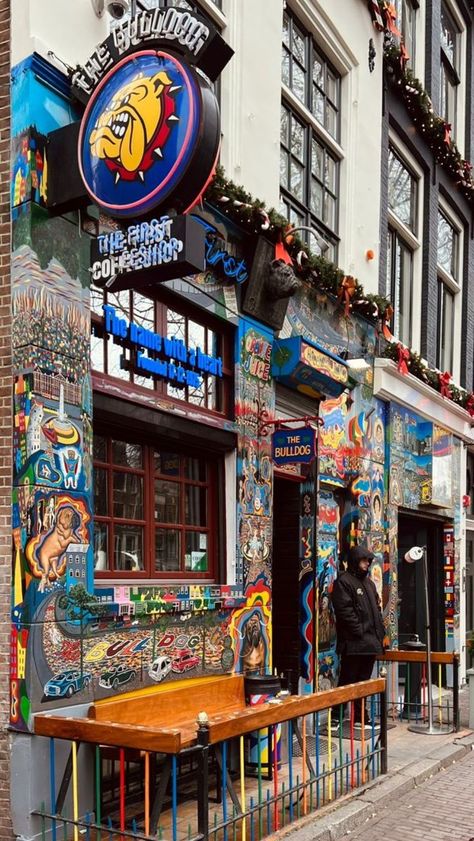 The Bulldog Amsterdam, Amsterdam Coffee Shop Aesthetic, Amsterdam Coffee Shop, Amsterdam Attractions, Amsterdam Aesthetic, Amsterdam Bucket List, Amsterdam Photography, Amsterdam Trip, Amsterdam Photos