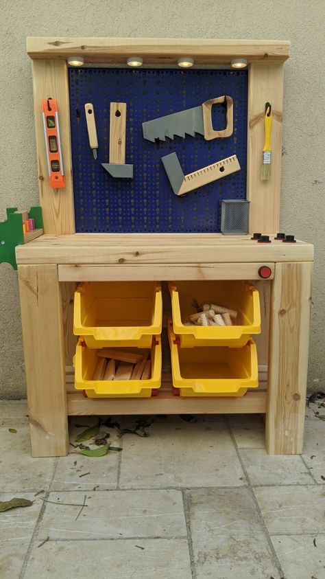 Kids Tool Bench Diy, Diy Kids Tool Bench, Tool Bench For Kids, Diy Kids Workbench, Toddler Workbench, Toddler Tool Bench, Kids Tool Bench, Kids Workbench, Pallet Kids