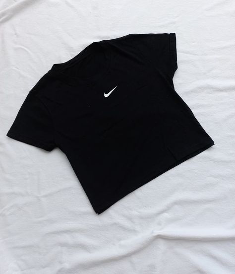 52292e0c763fd027c6eba6b8f494d2ebdesc54124837ri Cropped Nike, Knee Length Lace Dress, Sportswear Outfits, Frock Fashion, Cute Nike Outfits, Swag Girl Style, Pretty Shirts, Wardrobe Tips, Fashionista Clothes