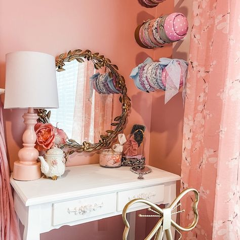 Girl Vanity Ideas Kids, Kid Vanity Ideas Girl Rooms, Kids Vanity Diy Girls Bedroom, Girls Vanity Ideas Kids, Toddler Vanity, Girls Vanity, Diy Girls Bedroom, Big Girl Bedrooms, Kids Vanity