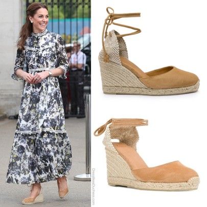 Kate Middleton in Castaner Carina 80 in Camel Brown http://liketk.it/2RcPh #liketkit @liketoknow.it #LTKshoecrush #LTKspring #LTKeurope Kate Middleton Espadrilles Outfit, Espradilles Outfit Style Wedge, Tending Shoes, Espradilles Outfit Style, Castaner Espadrilles Outfit, Castaner Carina, Kate Middleton Shoes, Espadrilles Outfit, Brown Espadrilles