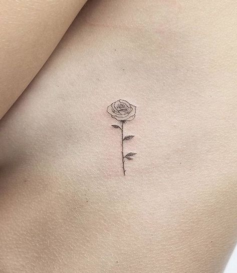 Tattoo Ideas Rose, Tattoo Wolf, Super Tattoo, Small Rose Tattoo, Foot Tattoos For Women, Tattoos For Women Flowers, Tattoo Rose, Trendy Tattoo, Blossom Tattoo