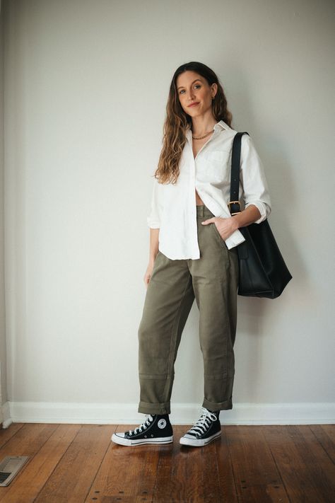 Outfits With Green Cargo Pants - Stitch & Salt Work Cargo Pants Outfit, What Shoes To Wear With Cargo Pants, Off White Converse Outfit, Fall White Pants Outfit, Green Army Pants Outfit, Green Pants Outfit Casual, Outfit With Green Cargo Pants, How To Style Green Pants, Outfits With Green Cargo Pants