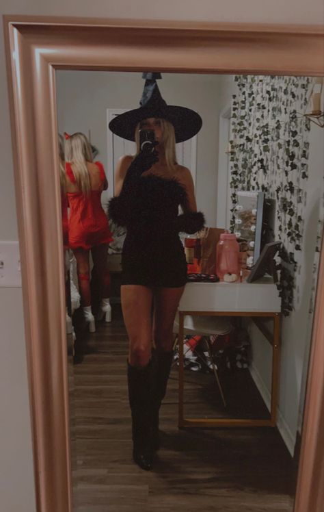 #halloween #halloweencostume #college #halloweenideas #costumeidea #witch Easy Halloween Customes For Women, Leather Halloween Outfit, Hot Black Halloween Costumes, Witch Inspo Halloween, Halloween Y2k Costumes, Witch Aesthetic Halloween Costume, Festive Halloween Outfits, Witch Halloween Costume Corset, Blonde Witch Costume