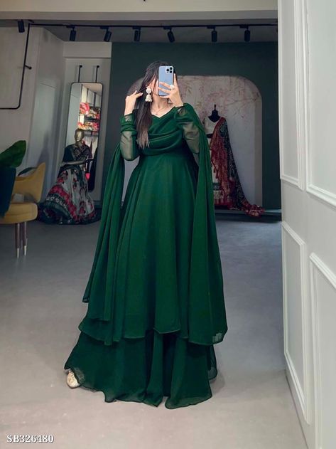 Trendy Outfits Indian, Anarkali Dress Pattern, Latest Dress Design, Chic Maxi Dresses, Desi Fashion Casual, Pakistani Fancy Dresses, Modest Dresses Casual, Fancy Dresses Long, Quick Outfits