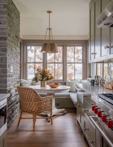 Rustic Breakfast Nook in Snedens Landing  - COCOCOZY Cozy Breakfast Nook, Hello Lovely, Kitchen Nook, Built In Bench, Dining Nook, Breakfast Nook, Breakfast Room, Beautiful Kitchens, Banquette