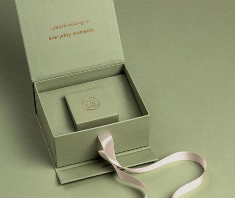 Jewelry Packaging Design, Jewelry Packaging Box, Logo Jewelry, Luxury Jewelry Brands, Small Jewelry Box, Luxury Packaging, Paper Jewelry, Sustainable Jewelry, Timeless Jewelry