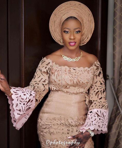 Yoruba Wedding Attire, Nigerian Wedding Dresses Traditional, Nigerian Wedding Dress, Nigeria Wedding, Outrageous Fashion, African Traditional Wedding Dress, African Wedding Attire, Yoruba Wedding, African Lace Styles