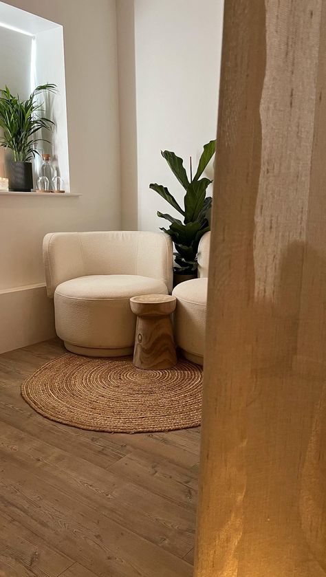 Kosmetiko Clinic - Aesthetics Clinic & Microblading Specialist 💫 on Instagram: "Our wellbeing Lounge interiors are just D R E A M Y 💭💭 Within minutes of being in this space you are in a state of zen 🧘‍♀️ We cannot wa…" Natural Spa Interior Design, Natural Spa Aesthetic, Small Spa Waiting Room Ideas, Zen Waiting Room, Wellness Clinic Aesthetic, Wellness Lounge Interior Design, Spa Waiting Room Ideas Reception Areas, Aesthetics Clinic Interior, Wellness Center Aesthetic