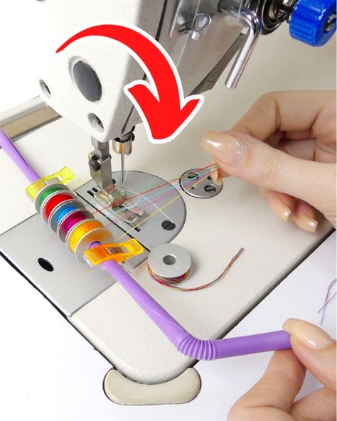 A perfect embroidery! A unique trick to stitch with multiple threads at the same time. | embroidery | A perfect embroidery! A unique trick to stitch with multiple threads at the same time. | By MomCut - Deutschland Sewing Tricks, Embroidery Stitches Tutorial, Machine Embroidery Patterns, Sewing Tools, Sewing Tips, Sewing Techniques, Craft Items, Embroidery Thread, Sewing Hacks