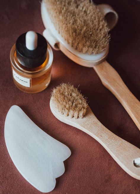 Ancient Beauty Rituals: Dry Brushing + Gua Sha - Glean & Glow Ancient Beauty Rituals, Using Gua Sha, Hair Ritual, Benefits Of Dry Brushing, Credo Beauty, Celebrity Beauty Secrets, Old Vases, Beauty Rituals, Scalp Shampoo