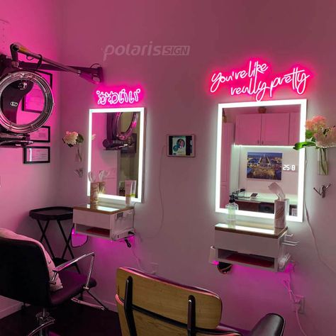 Pink Salon Aesthetic Baddie, Hairstylist Decor, Y2k Salon Decor, Hair Room Decor Ideas, Braiding Salon Decorating Ideas, Hair Suite Decor, Hair Room Ideas, Hair Room Decor, Hair Room