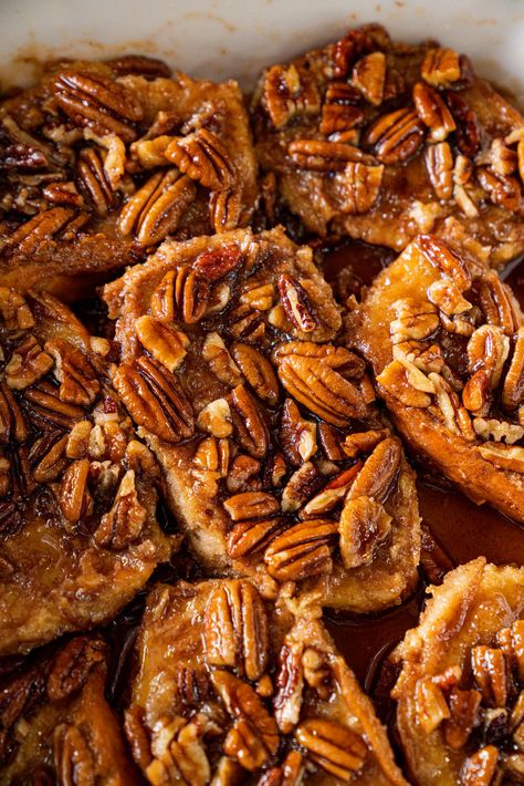 Baked Pecan Pie French Toast | 12 Tomatoes Baked Pecan Pie French Toast 12 Tomatoes, Baked Pecan Pie French Toast, Best Baked French Toast Recipe, Pecan Pie French Toast Bake, Thanksgiving Day Brunch, Pecan Pie French Toast, Baked Breakfasts, Pecan French Toast, Breakfast Hacks