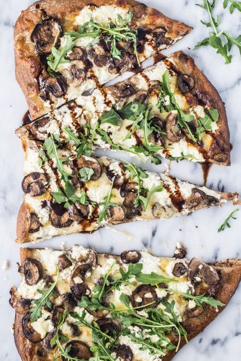 Caramelized Mushrooms, Fancy Pizza, Pizza Vegetariana, Arugula Pizza, Pizza Vegana, Pizza Bianca, Whole Wheat Pizza, Pizza Fatta In Casa, Mushroom Pizza