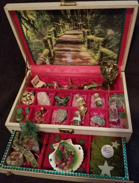 Traveling Altar, Upcycle Jewelry Box, Witchy Academia, Wiccan Crafts, Fairy Box, Pagan Crafts, Curiosity Cabinet, Witch Vibes, Chanel Runway