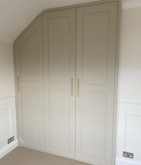 Fitted Wardrobe Colour Ideas, Painting Wardrobes Before And After, Beige Wardrobe Bedroom, Room Paint Colour, Beige Wardrobe, Spain Apartment, Large Wardrobe, Skimming Stone, Painted Wardrobe