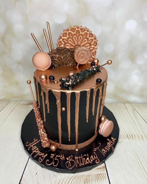 Black Rosegold Decoration Birthday, Rose Gold And Black Birthday Party Decorations, Dirty 30 Birthday Cake For Women, Rose Gold And Black Birthday Party, Black And Rose Gold Cake, Rose Gold Cake Birthday, 30th Birthday Cake For Women, 40 Rocks, Black White Cakes