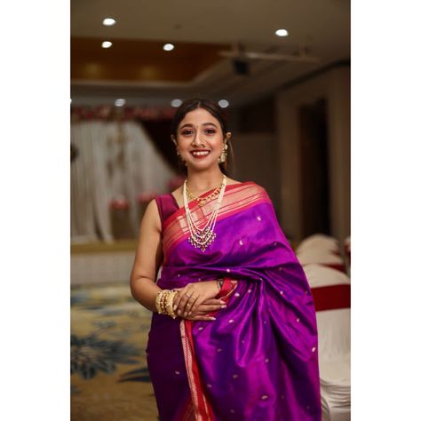 Paithani Maharashtrian Bridesmaid Look, Maharashtrian Saree Look For Wedding, Paithani Look, Maharashtrian Saree, Marathi Wedding, Bridesmaid Saree, Paithani Saree, Wedding Saree, Stylish Sarees