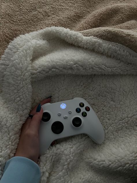 xbox controller Controler Aesthetic, Video Gamer Aesthetic, Xbox Controller Aesthetic, Fursona Aesthetic, Games Widget, Xbox Profile Pictures, Xbox Aesthetic, Gamer Girl Aesthetic, Video Game Aesthetic