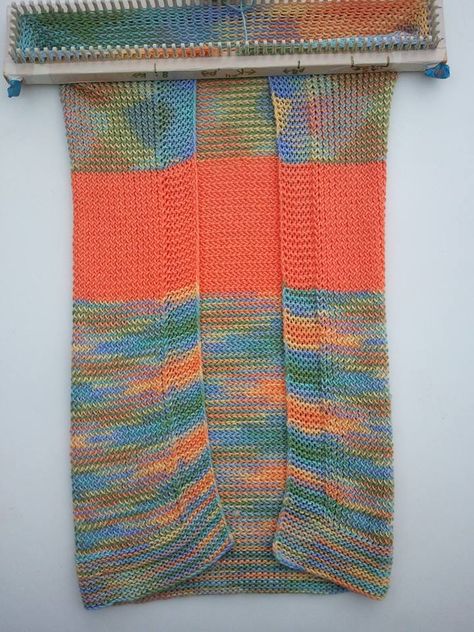 This is such a cute idea for a newborn or toddler! Long Loom Knitting Blanket, S Loom Blanket Pattern, Long Loom Knitting Projects, Looming Blankets, Loom Blanket Patterns, Crochet Loom Projects, Loom Knitting Blanket, Loom Blanket, Tricotin Long