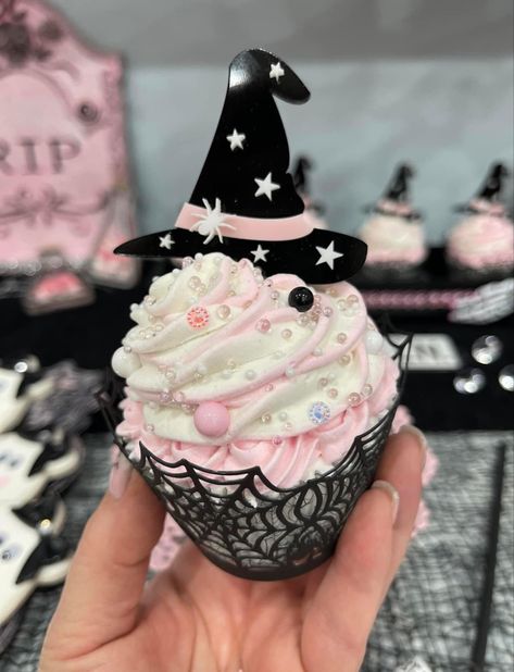 Pastel Goth Birthday Cake, Pastel Halloween Party, Halloween Shower Ideas, Mom Tweets, Candy People, Witch Cake, Halloween First Birthday, Halloween 1st Birthdays, Halloween Birthday Cakes