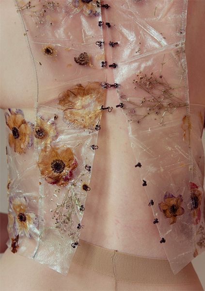 “Girls and flowers”. Photographed by Marie Hochhaus for Contributor Magazine Bioplastic Fashion, Bioplastic Art, Small Closet Designs, Bio Design, A Level Textiles, Bio Fashion, Textiles Projects, Textil Design, Bio Art