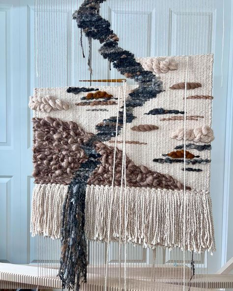 Diy Jar, Handwoven Tapestry, Woven Decor, Diy Jar Crafts, Woven Wall Art, Weaving Loom, Latch Hook, Woven Wall Hanging, Weaving Art