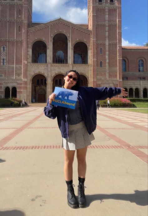 Ucla Vision Board, Ucla Acceptance Letter, College Acceptance Aesthetic, Academia Barbie, Ucla Aesthetics, College Manifestations, Ucla College, Ucla University, California University