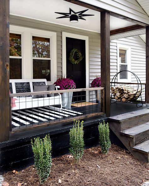 Front Porch Railing Ideas, Porch Railing Ideas, Veranda Design, Front Porch Railings, Front Porch Makeover, House Porch, House Front Porch, Porch Remodel, Concrete Patios