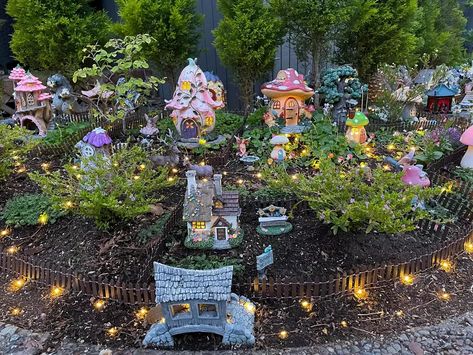 21 Large Outdoor Fairy Garden Ideas | Munchkins Planet Outdoor Fairy Garden Ideas, Fairy Garden Images, Fairy Garden Castle, Large Fairy Garden, Outdoor Fairy Garden, Fairy Garden Containers, Believe In Fairies, Tattoo Plant, Garden Fairies Figurines