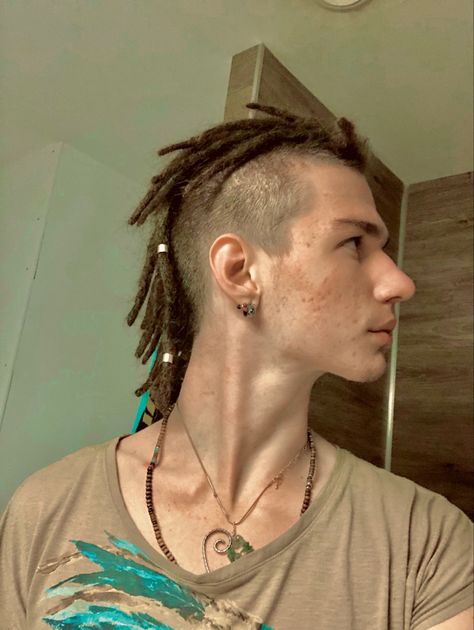 White Guy Dreads, White People With Dreads, White Guy With Braids, Half Dreaded Hair, Alt Guys, Dreadlock Rasta, Hippie Boy, White Dreads, Dreadlocks Men