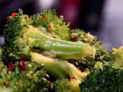 Spicy Broccoli Saute Spicy Broccoli, Broccoli Sauteed, Garlic Roasted Broccoli, Roasted Broccoli, Broccoli Recipes, Vegetable Sides, Butter Recipe, Side Recipes, Veggie Sides