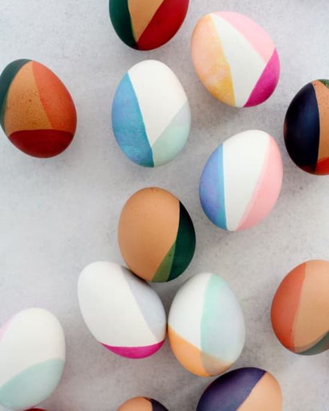 Eastern Eggs, Eggs Image, Festive Centerpieces, Painted Eggs, Egg Dye, Easter Egg Dye, Easter Tablescapes, Easter Images, Easter Egg Designs