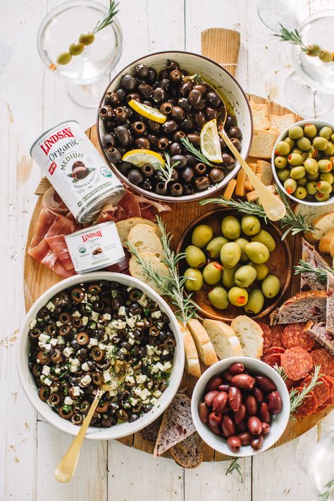 From Christmas to New Year’s and olive the moments in between 😉🌿 I love a good holiday snack bar set up. Today I’m teaming up with @lindsayolives to create an olive bar setup featuring h: Citrus Rosemary marinated olives, Olive and feta bruschetta, Kalamata Olives, Manzanilla Olives, Super Colossal Queen Olives, Prosciutto, Salami, Baguette, and more!  Happy Holidays 🎄#ad #LindsayOlives #NoBoringBites #appetizer #olives #olivebar #holidayappetizer #easyappeitzer Olives Aesthetic Food, Olive Party Decor, Olive Bar Ideas, Olive Themed Party, Holiday Snack Bar, Olive Board, Feta Bruschetta, Olive Platter, Cheese Platers