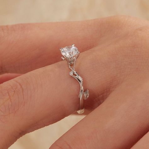 Art Deco Nature, Cute Promise Rings, Gold Moissanite Ring, Pretty Engagement Rings, Dainty Wedding Ring, Dainty Engagement Rings, Cute Engagement Rings, Deco Nature, Wedding Ring For Her