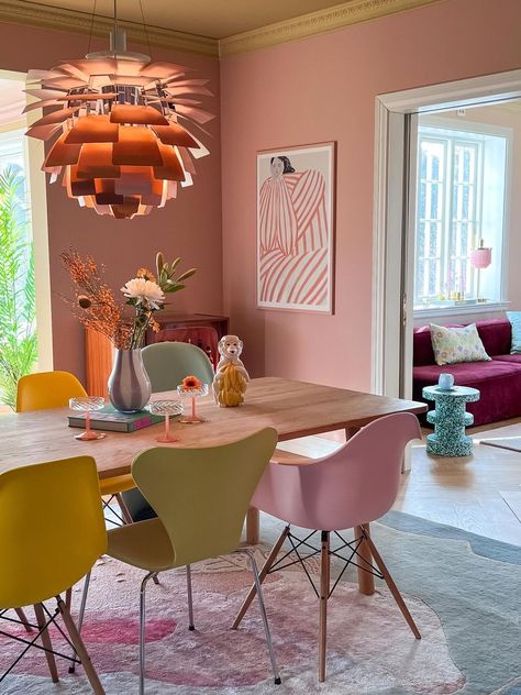 Deco Pastel, Vibrant Living Room, Pastel Interior, Scandi Home, Living Room Inspo, Home N Decor, Room Table, Dining Rooms, Home Decor Bedroom