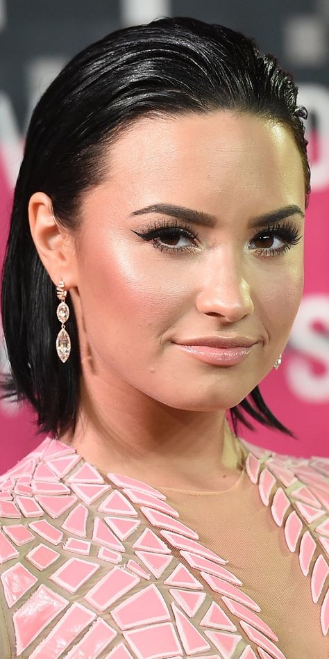 Demi Lovato Hints at a Deeper Meaning Behind "Cool For the Summer" Demi Lovato Makeup, Sleek Back Hair, Black Strappy High Heels, Demi Lovato Body, Celebrity Prints, Hottie Women, Hair Reference, Professional Hairstyles, Demi Lovato