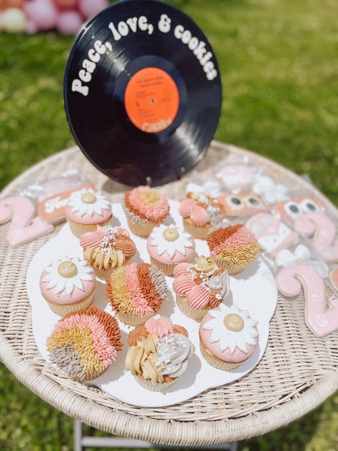 Groovy Party Plates, Groovy One First Birthday Cake Pops, Groovy Birthday Cupcake Ideas, Two Groovy Food Table, Groovy Party Cupcakes, Groovy One Cupcake Ideas, Groovy Pull Apart Cupcakes, Groovy Party Food Table, Two Groovy Diy Decor