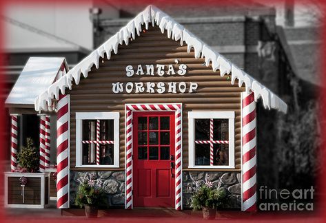 Santa Workshop, Christmas Parade Floats, Christmas Booth, Santa's House, December 3rd, Christmas Float, Christmas Float Ideas, Christmas Yard Decorations, Santa's Workshop