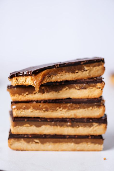 Twix Recipe, Low Calorie Recipes Snacks, Twix Bars, Twix Bar, Plant Based Protein Powder, High Protein Low Calorie, Healthy Snacking, Low Calorie Desserts, Bar Recipe