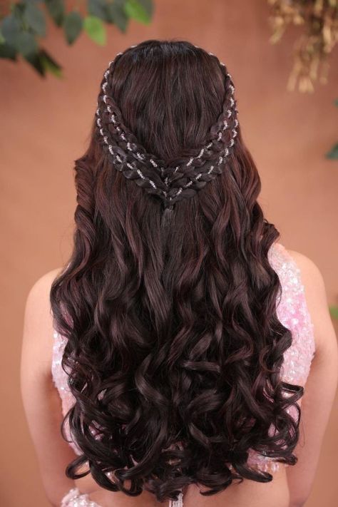 Hairstyles For Engagement, Open Curls, Hairstyle For Brides, Engagement Hairstyle, Long Loose Curls, Half Bun Hairstyles, Hair Style On Saree, Hair Style Vedio, Engagement Hairstyles