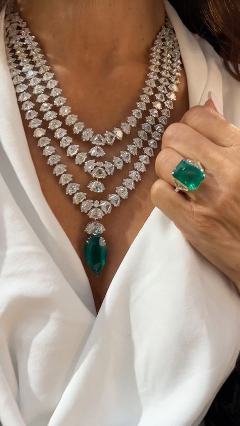 thediamondsgirl on Instagram: SEE THOSE TULIP SHAPE DIAMONDS??? 💥 @kamyenjewellery three layer diamond and pear shape emerald necklace, paired here with a classic… Layering Diamond Necklaces, 100 Bill, Diamond Necklace Wedding, Indian Wedding Jewelry Sets, Real Diamond Necklace, Antique Necklaces Design, Perhiasan India, Diamond Bracelet Design, Expensive Jewelry Luxury