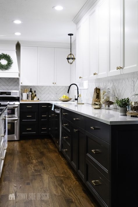 Black White Kitchen Decor, Black And White Cabinets, Model Dapur, Black White Kitchen, Interior Dapur, Black And White Kitchen, White Kitchen Decor, Black Kitchen Cabinets, Kitchen Inspiration Design