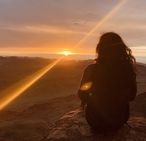 Mount Sinai Egypt, Mount Sinai, Silhouette Photography, Dreamy Photography, Scenery Photography, Shadow Photos, Beach Photography Poses, Shadow Pictures, Couples Photos