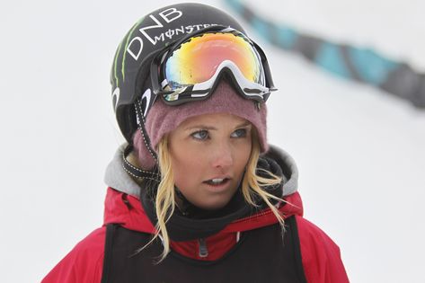 Snowboard style Silje Norendal, Female Snowboarders, Pro Snowboarders, Women Snowboarding, Snowboard Jacket Women's, Jamie Anderson, Snowboarding Style, Pretty Babe, Waterproof Rain Jacket