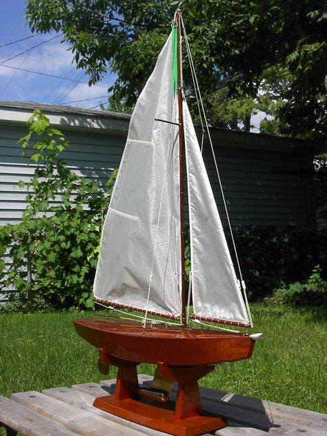 Model Sailboats, Toy Sailboat, Wooden Model Boats, Glass Boat, Boat Crafts, Sailboat Yacht, Yacht Model, Michigan Art, Model Ship Building